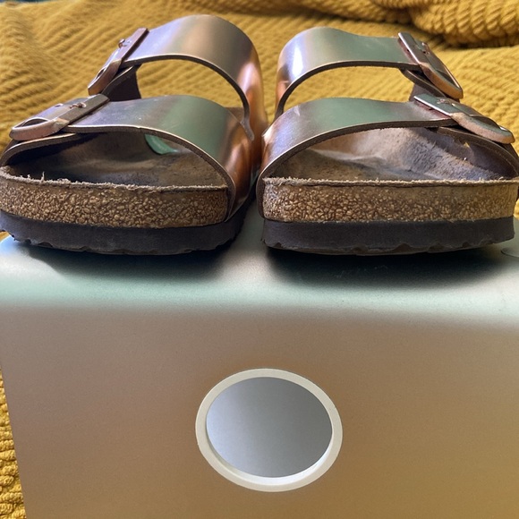 Rose gold Birkenstock Women's Arizona Soft Footbed
Slide Sandals size 39 - Picture 7 of 12